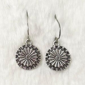 5/$15 🩷 MUST BUNDLE Silver-Tone Sunburst Drop Earrings